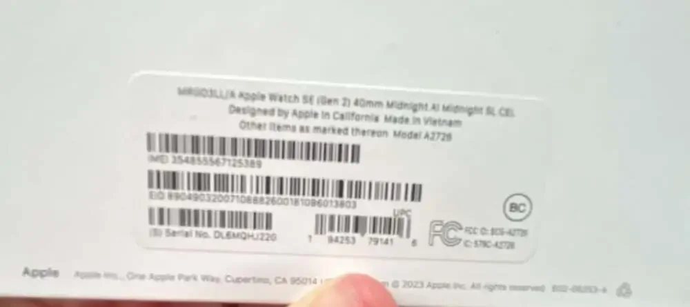Apple Watch SE (Gen 2) 40mm Midnight Aluminum Case w Sport Loop (GPS + Cellular)